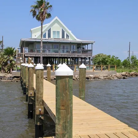 Pelicans Perch - Waterfront Haven With Pool! Villa